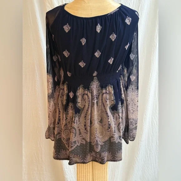 SOLD- NOT AVAILABLE 🔴 INC International Concepts Shades of Blue and Cream Blouse - Picture 2 of 6